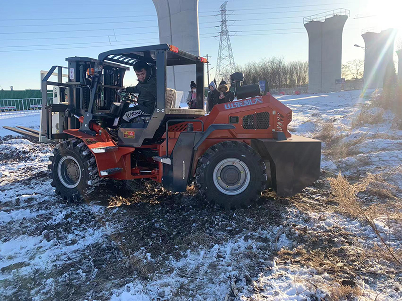 2025评价高的山路四驱越野叉车源头厂家推荐:农村基建神器，未硬化路面高效作业全解析